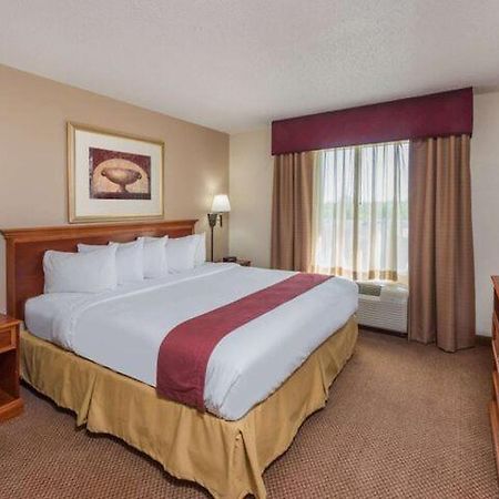 Seasons Inn & Suites Highland المظهر الخارجي الصورة