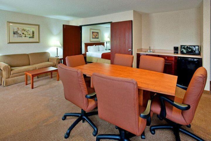 Seasons Inn & Suites Highland المظهر الخارجي الصورة