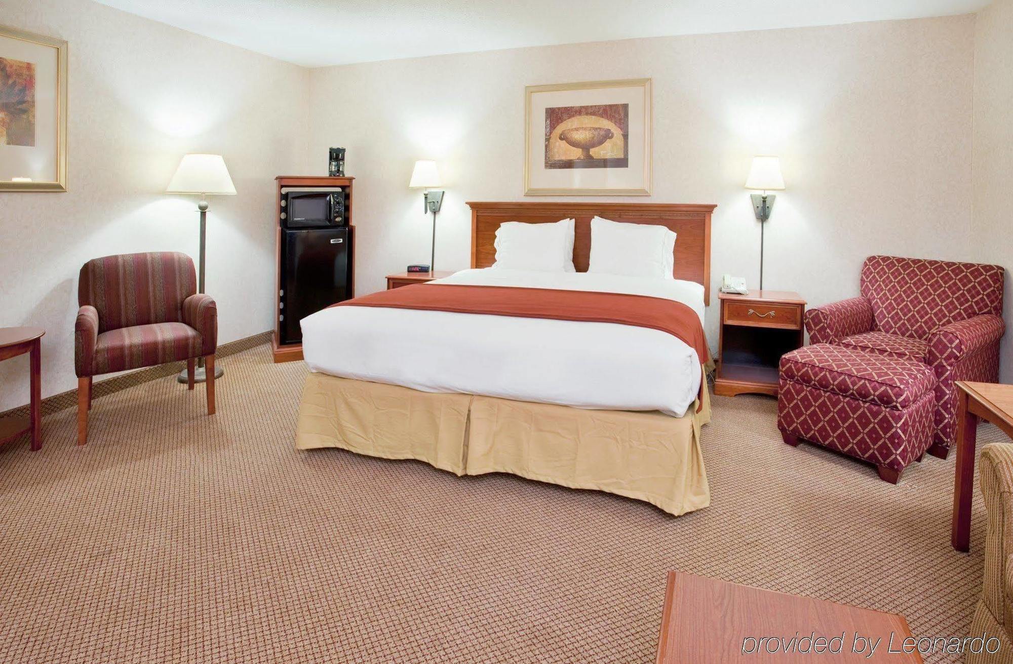 Seasons Inn & Suites Highland الغرفة الصورة